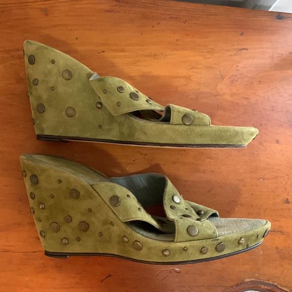 Jigsaw Olive suede platform mules embellished with brass studs in size 39. - Picture 8 of 8